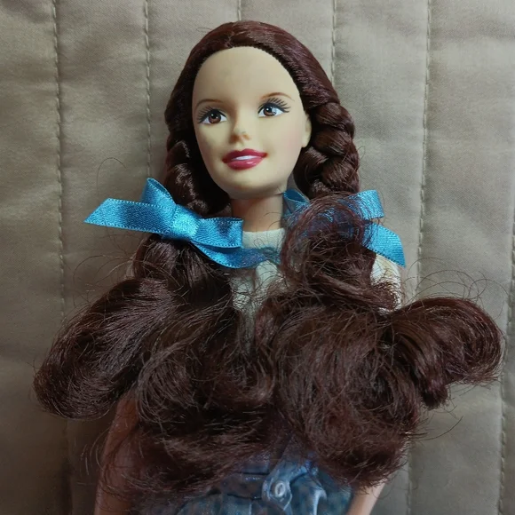 TM TURNER WIZARD OF OZ BARBIE DOROTHY AND TOTO, RUBY RED